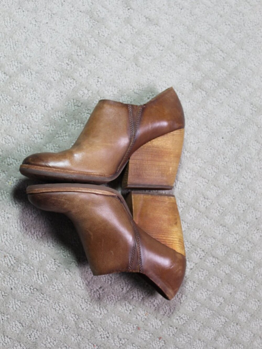 Kork Ease Size 6.5 Brown Leather Round Toe Low Bootie Wood Block Heel - Picture 3 of 6